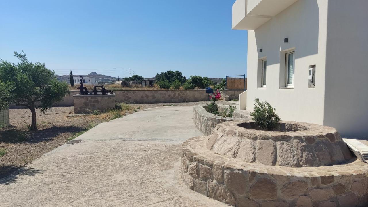 Theasis Apartments Adamantas Exterior photo