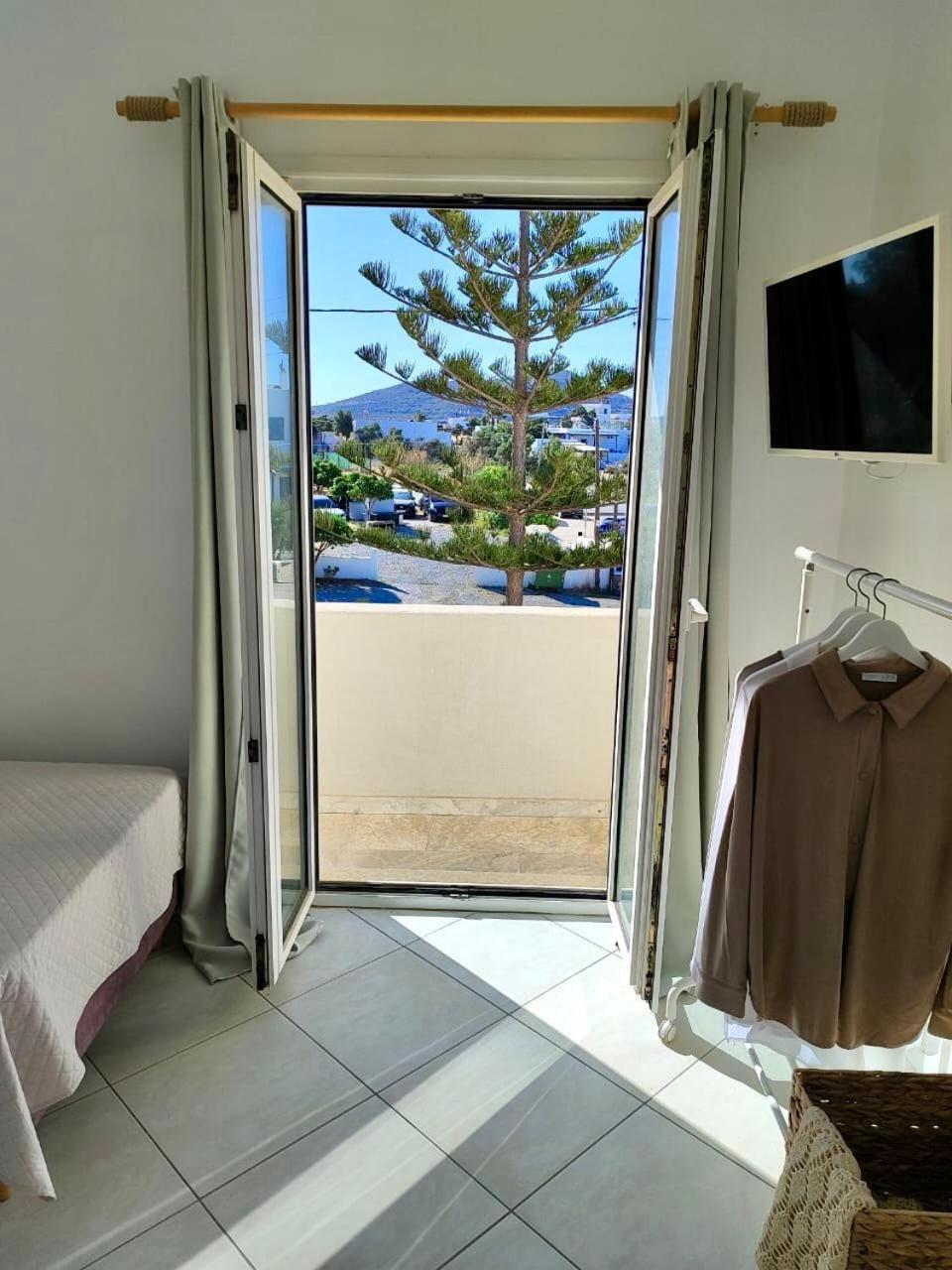 Theasis Apartments Adamantas Exterior photo